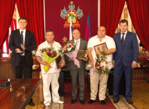 Руководитель ООО "УПХ "Брюховецкое" Антон Балла (второй справа) с организаторами конкурса.