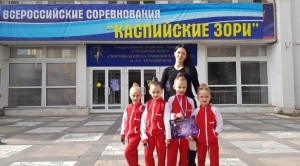 Элла Попова со своими воспитанницами